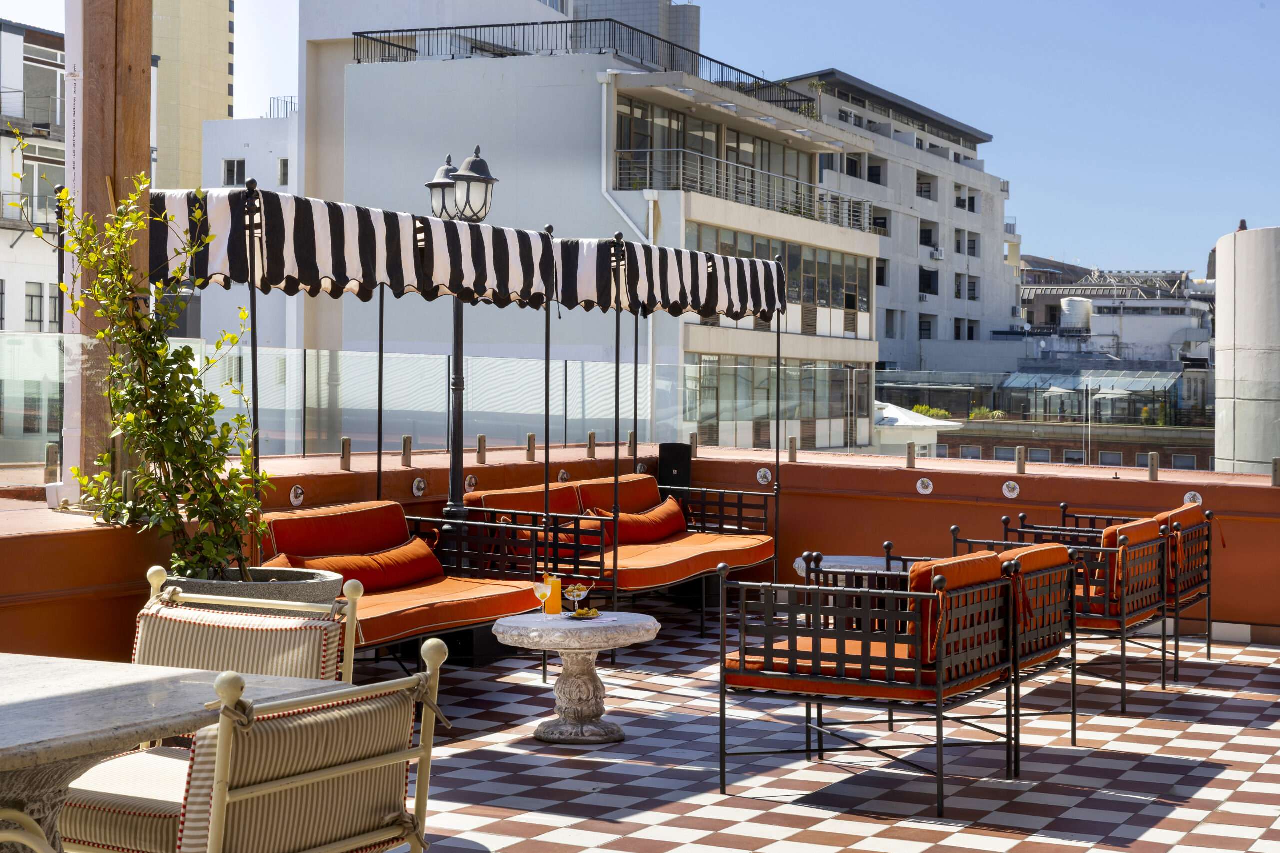 Athos - Trade Bar and Social - 03-03-2026-4669